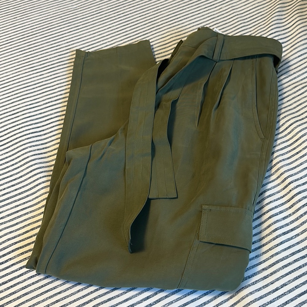 Nine West Utility Pant. High Rise. Size Medium. Army green color. NWT
